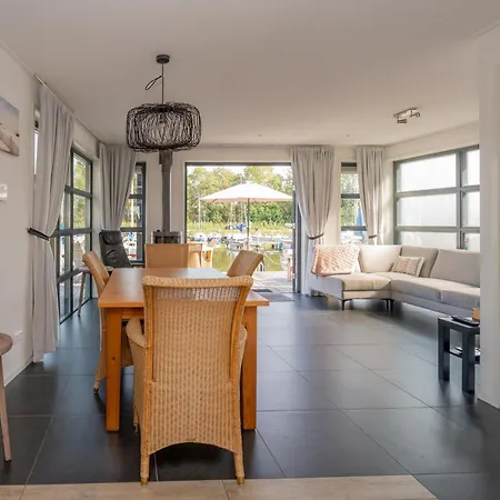 Holiday park Nautic - Watervilla's Zuiderhoeve